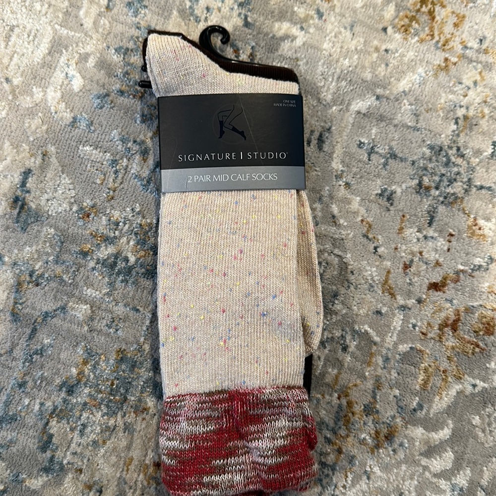 NWT Signature Studio Mid Calf Socks